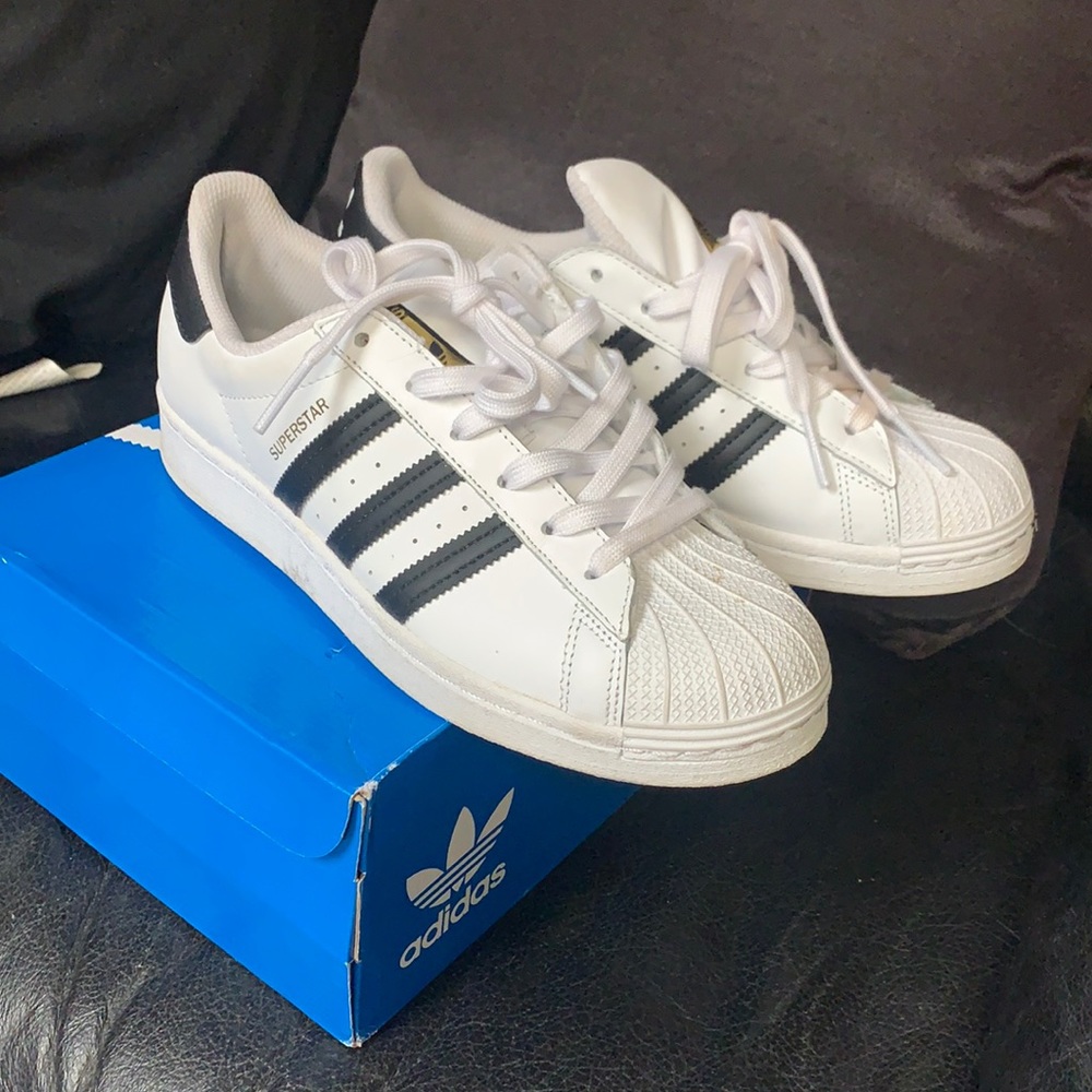 Adiidas sneakers